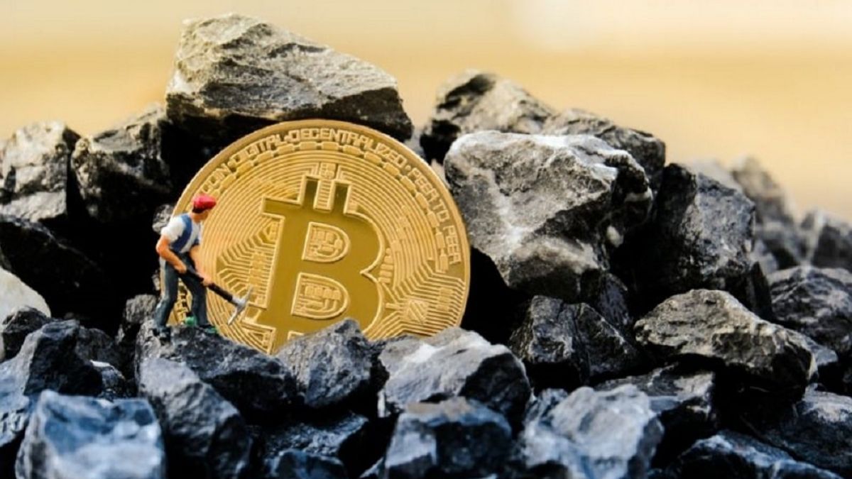 La minería de Bitcoin, otrora una actividad lucrativa, está ahora en un estado precario, con los ingresos por terahash alcanzando mínimos históricos.