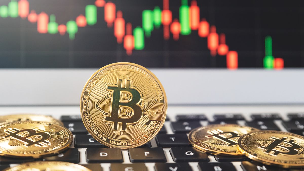 El precio de Bitcoin podría desplomarse aún más, alcanzando los $50.000, según los analistas de Standard Chartered.