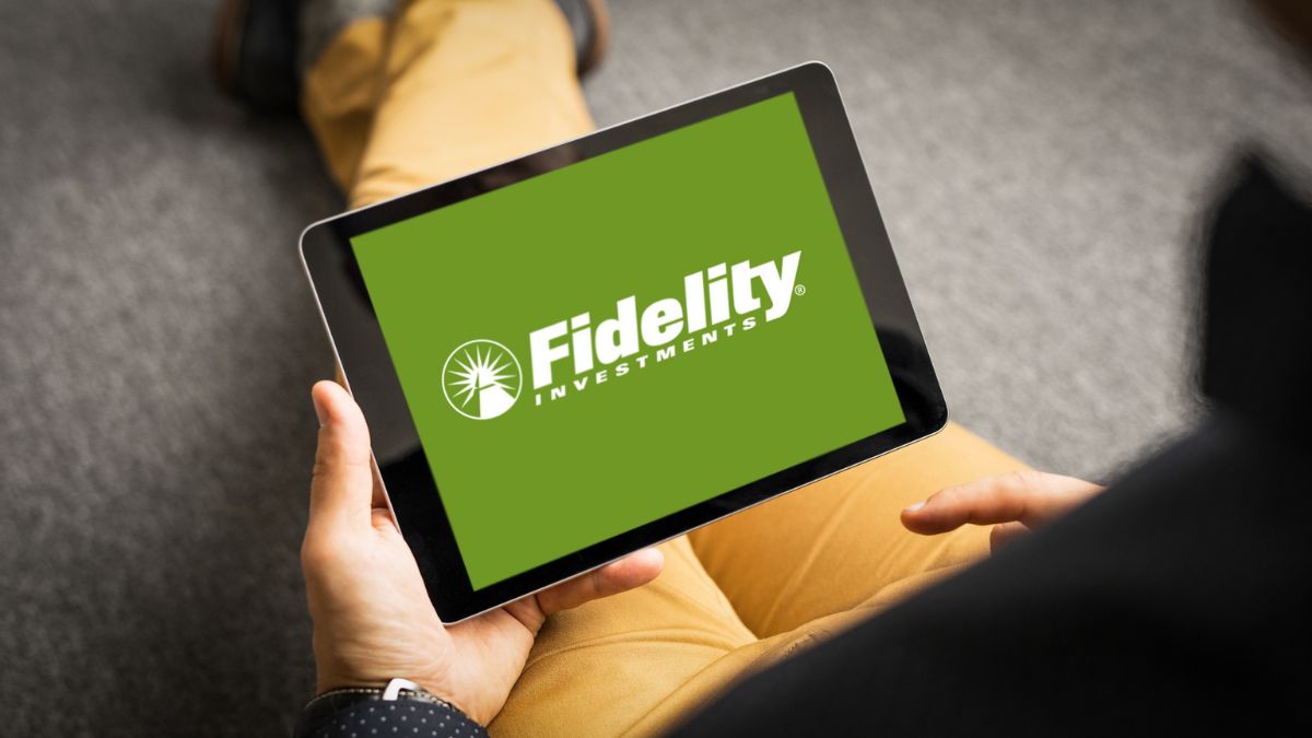 Fidelity, la renombrada gigante de gestión de activos, ha presentado una solicitud para la creación de un Exchange Traded Fund (ETF) centrado en Ethereum al contado en Estados Unidos, siguiendo los pasos de su reciente solicitud para un ETF de Bitcoin al contado.