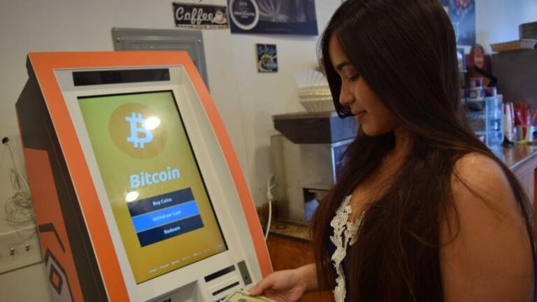 Uruguay inaugura su primer cajero automático Bitcoin