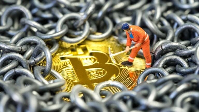 Hashrate de Bitcoin alcanza nuevo máximo y supera los 500 exahashes, reforzando la fortaleza de la red