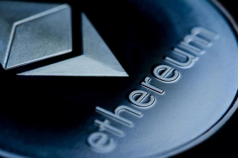 Predicción del Banco Standard Chartered: ETH podría alcanzar los $8.000 para finales de 2026