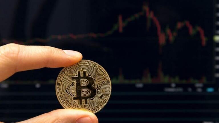 ¿Qué hace que el precio de las criptomonedas sea tan volátil?