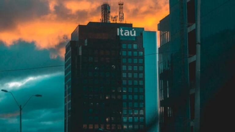 El banco Itaú podría comenzar vender criptomonedas directamente a sus clientes pronto