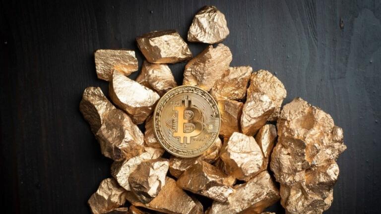El oro alcanza nuevo máximo: ¿Seguirá bitcoin el mismo camino?
