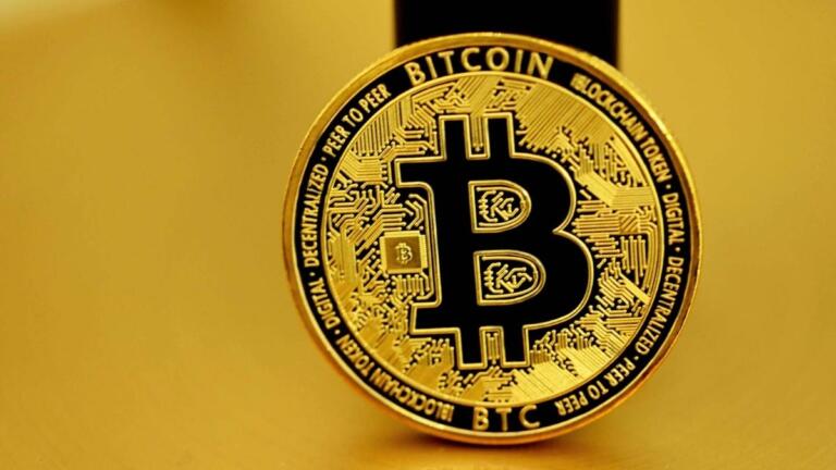 El comercio al contado de Bitcoin (BTC) en USD cayó un 25,5% en abril