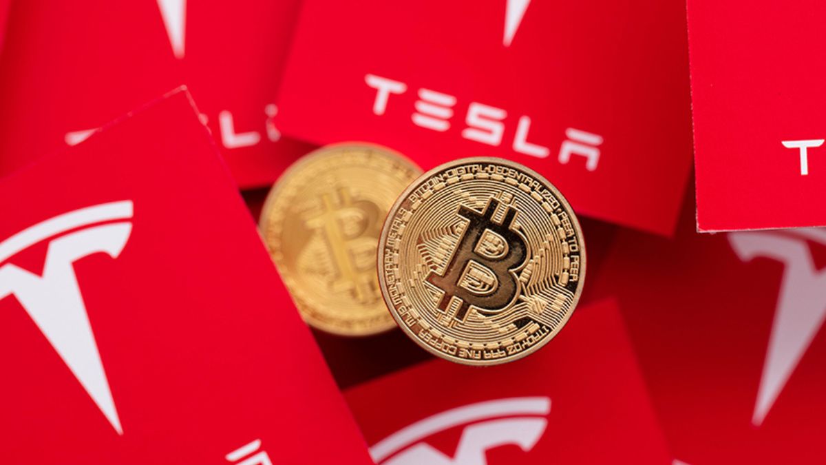 Luego de comprar bitcoin por primera vez en 2021, Tesla (NASDAQ: TSLA) continúa manteniendo la moneda digital.