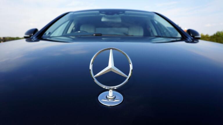 Mercedes Benz aprovechará la cadena de bloques Polygon para compartir datos, MATIC aumentó un 10%