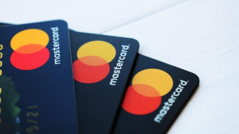 Bitso lanzará su primera tarjeta de débito de criptomonedas en México en asociación con Mastercard