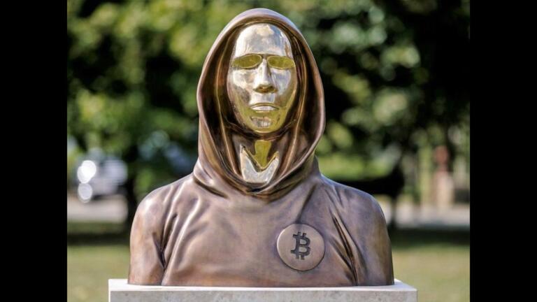 Satoshi Nakamoto casi le da otro nombre a Bitcoin