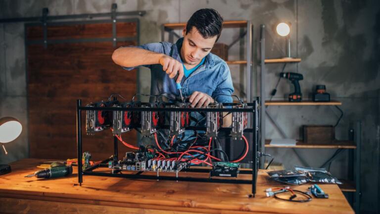 Banco Central de Argentina anunció cobro de impuesto para máquinas mineras de criptomonedas