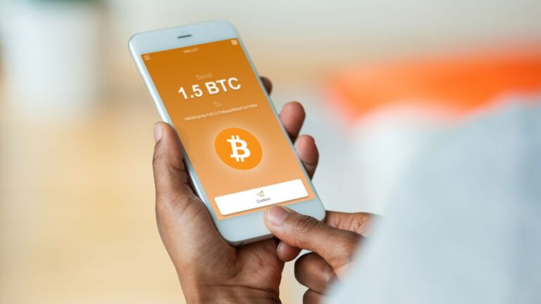 Gana satoshis GRATIS cada 4 horas con Libertex