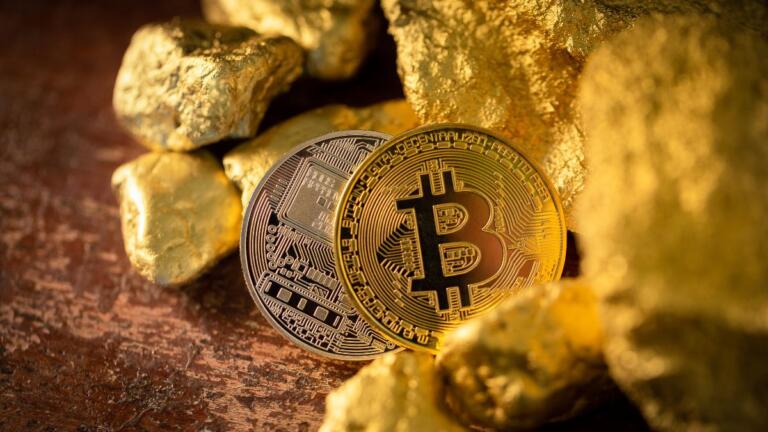 Precios del oro y Bitcoin: ¿existe una correlación?