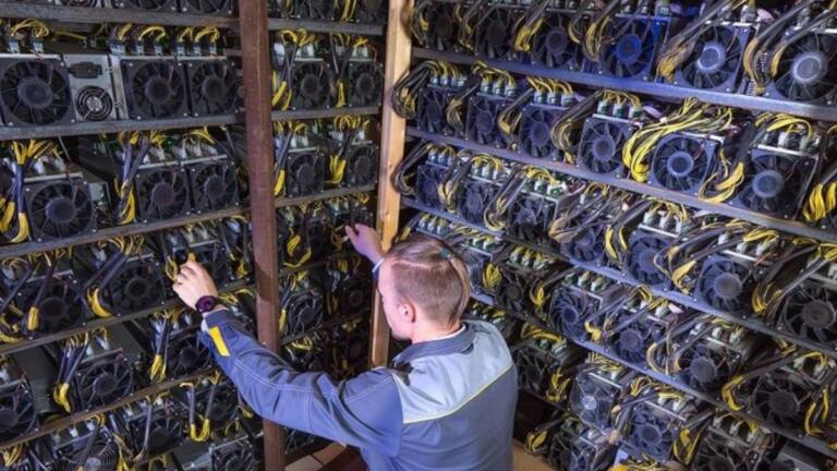 La dificultad de minería de bitcoin superó los 100 billones por primera vez en la historia