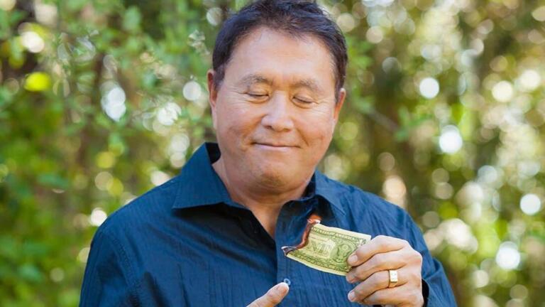 Robert Kiyosaki advierte sobre un posible colapso del dólar estadounidense