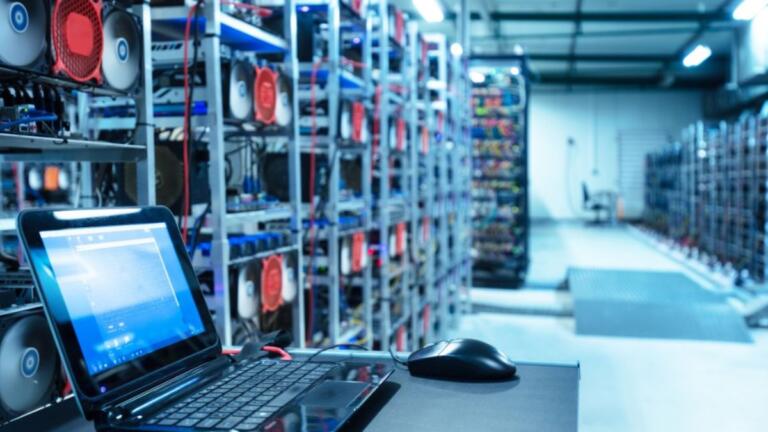 Nadeam Nahas acusado de minería ilegal de criptomonedas en Massachusetts