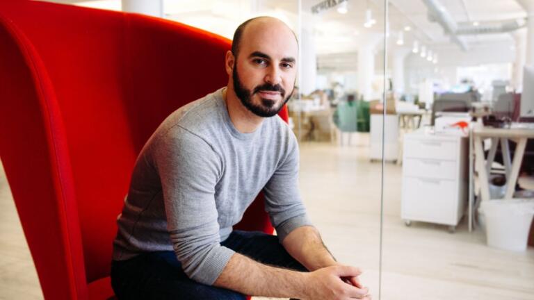 Famoso criptoanalista dice que XRP y Cardano son “totalmente inútiles”
