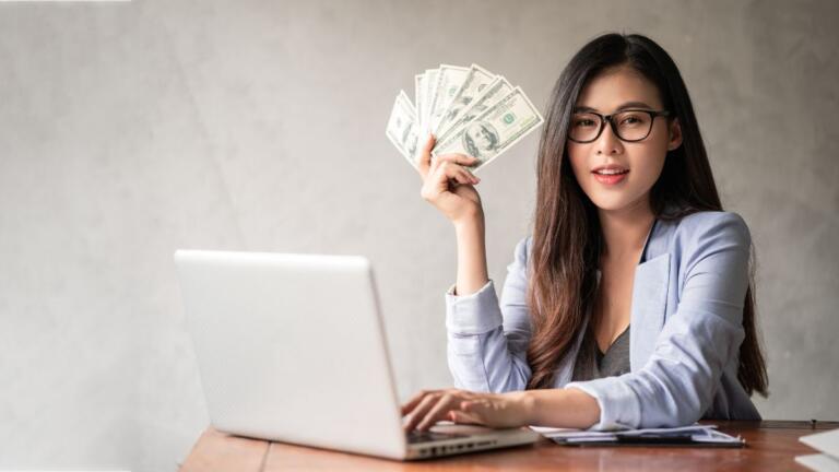 Copia estrategias de traders profesionales y genera ingresos con el trading sin ser un experto