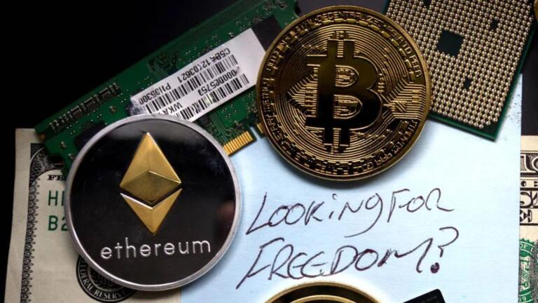 Expertos creen que la desdolarización puede conducir a un repunte de BTC y ETH
