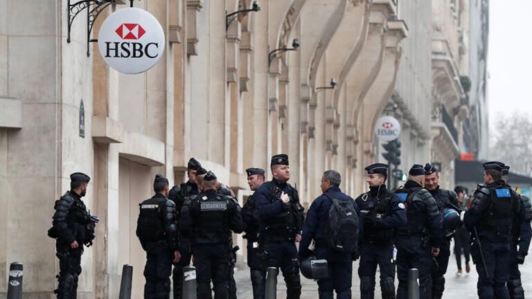 Funcionarios franceses allanan 5 importantes bancos por presunto fraude de $100 mil millones de euros