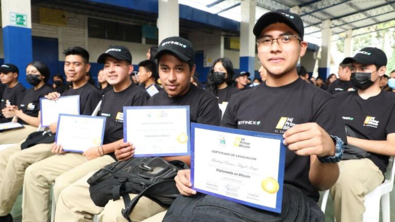 Educación criptográfica en El Salvador en zonas antes controladas por pandillas