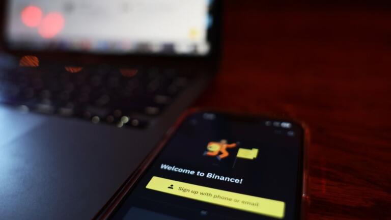 Binance enfrenta acusaciones de mezclar fondos de clientes con ingresos corporativos