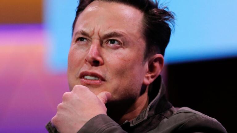 Elon Musk enfrenta batalla legal por manipulación del precio de Dogecoin