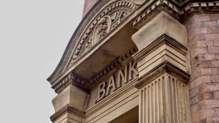 Desafíos regulatorios: los bancos se enfrentan a la integración de criptos