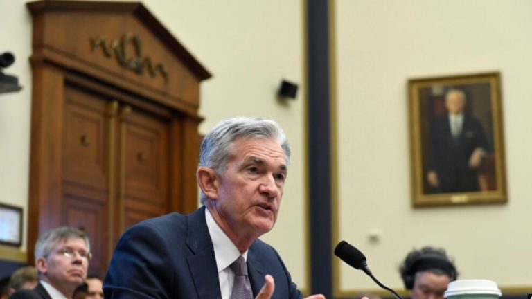 Jerome Powell advierte sobre aumentos futuros de las tasas de interés y la posibilidad de una recesión