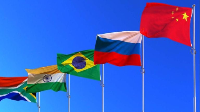 Los países BRICS consideran una nueva criptomoneda respaldada por oro
