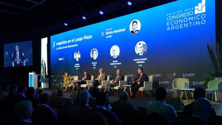 Argentina en el largo plazo: la visión de los empresarios. “Creemos en las paritarias. No avalamos el bono”