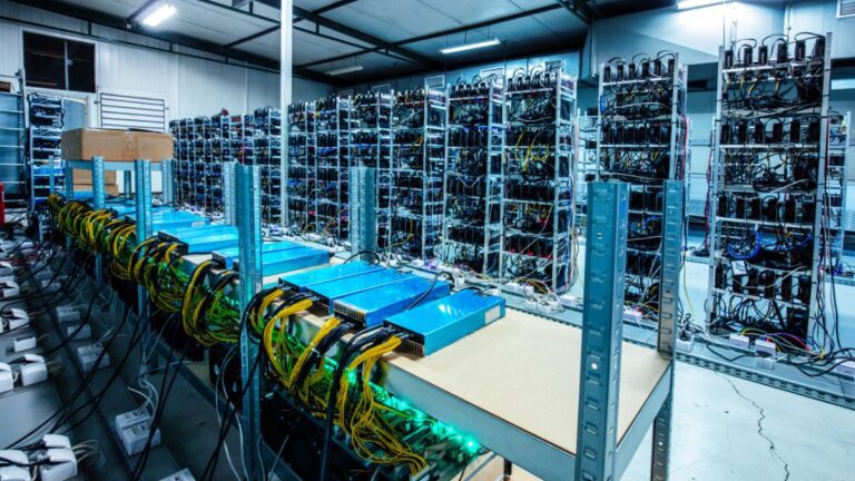 Cipher Mining adquirió más 37 mil mineros Antminer T21 por $99.5 millones