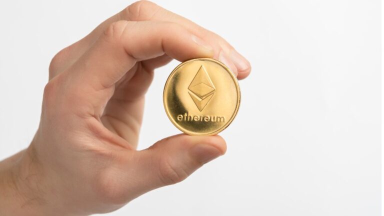 Análisis de Ethereum: Breve corrección luego del repunte a $2.400