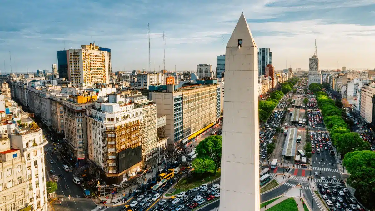 La capital de Argentina, Buenos Aires, se ha convertido en una de las primeras ciudades del mundo en implementar una identidad digital descentralizada basada en blockchain para sus 3.6 millones de habitantes.