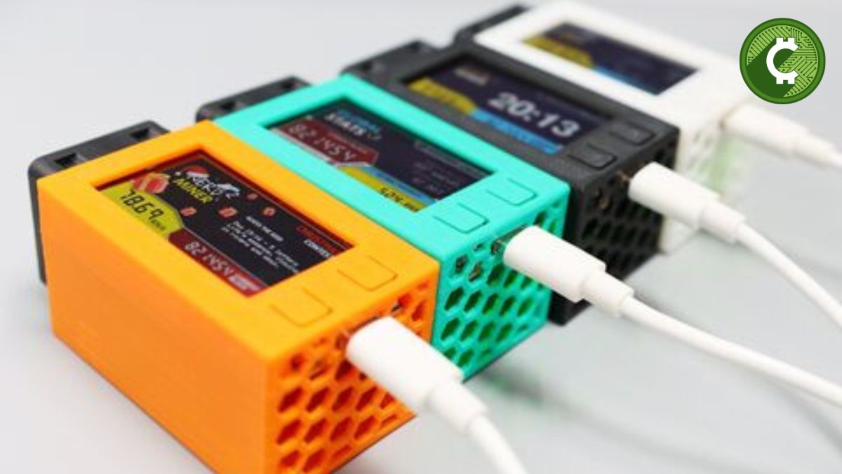 En este artículo, exploraremos cómo minar Bitcoin desde casa sin invertir grandes sumas de dinero, poniendo el foco en soluciones innovadoras y asequibles como los "Solo Miner" (Bitaxe, NerdMiner, entre otros), que han demostrado su potencial al lograr minar bloques y obtener recompensas significativas.